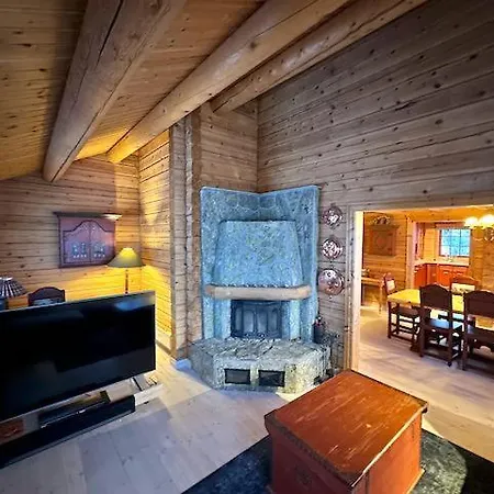 With Hot Tub And Panoramic Mountain Views Holiday home *