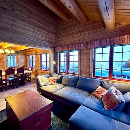 With Hot Tub And Panoramic Mountain Views Beitostolen